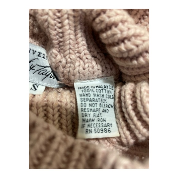 Lord & Taylor womens heavy knit turtleneck sweater pink. Size Small cable knit - Picture 7 of 7